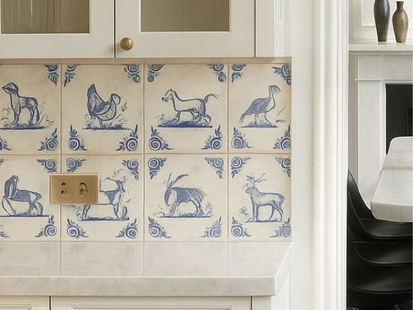 Taco 140 Azul 10×10, precorte 33×33 — ambiente cocina de villa española